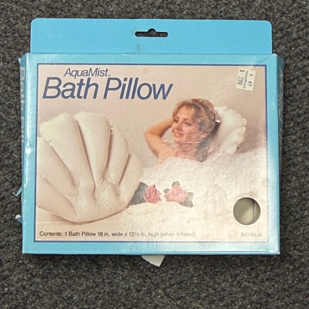 AquaMist Inflatable Bath Pillow Model 41 White Shell Shape Vintage Made in USA